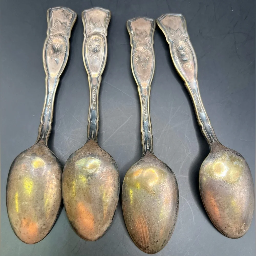 WM Rogers & Son‎ - Vintage Decorative Spoon, Set of 4